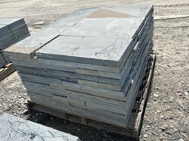 Lot 5: 3 pallets 1.5" Bluestone Patio Kits